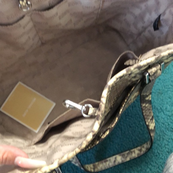 Michael Kors python print. SOLD ON ANOTHER SITE‼️ - Picture 5 of 8